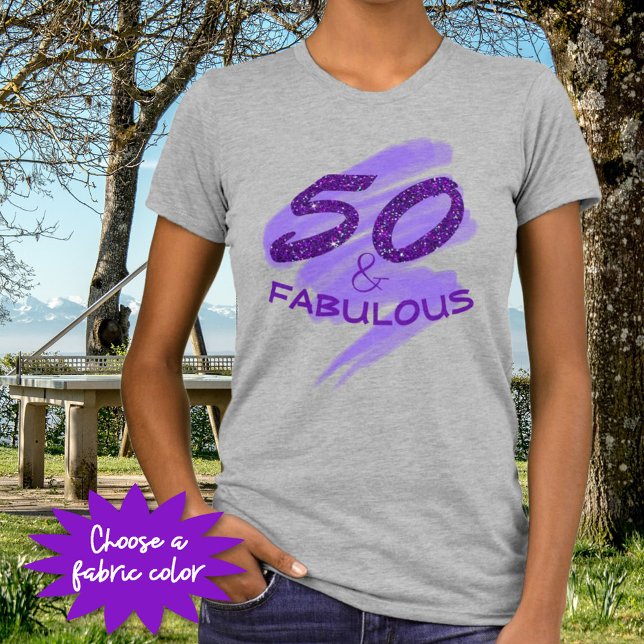 Camiseta 50 e FABULOUS Birthday Purple Glitter Typografia (Faux purple glitter 50 & FABULOUS tee shirt for you or as a gift. )