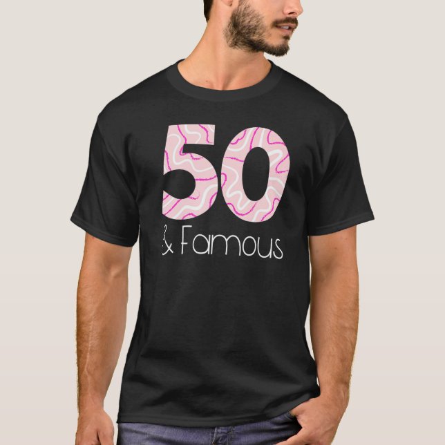 Camiseta 50 e famosos homens engraçados 50ª Festa de aniver (Frente)