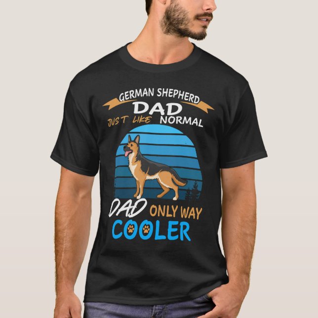 Camiseta 5 German Shepherd Dad Just Like Normal Dad Only Wa (Frente)