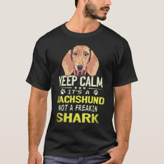 Camiseta 5 Mantenha a Calma É um Dachshund Não um Tubarão d