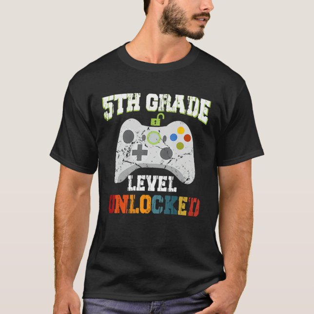 Camiseta 5TH Fifth Grade Unlocked Level Up Game Back To Sch (Frente)
