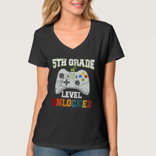 Camiseta 5TH Fifth Grade Unlocked Level Up Game Back To Sch (Frente)