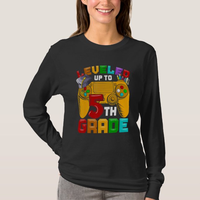 Camiseta 5th Grade Gamer Leveled Up To Of Fifth Grade Back  (Frente)