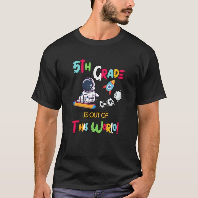 Camiseta 5Th Grade Is Out Of This World Astronaut Back To S (Frente)