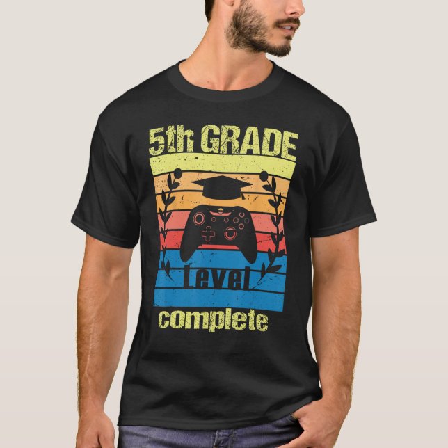Camiseta 5th Grade level complete Retro Graduation Video Ga (Frente)