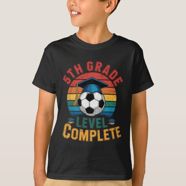 Camiseta 5th Grade Level Complete Soccer Boy Girl Last Day  (Frente)
