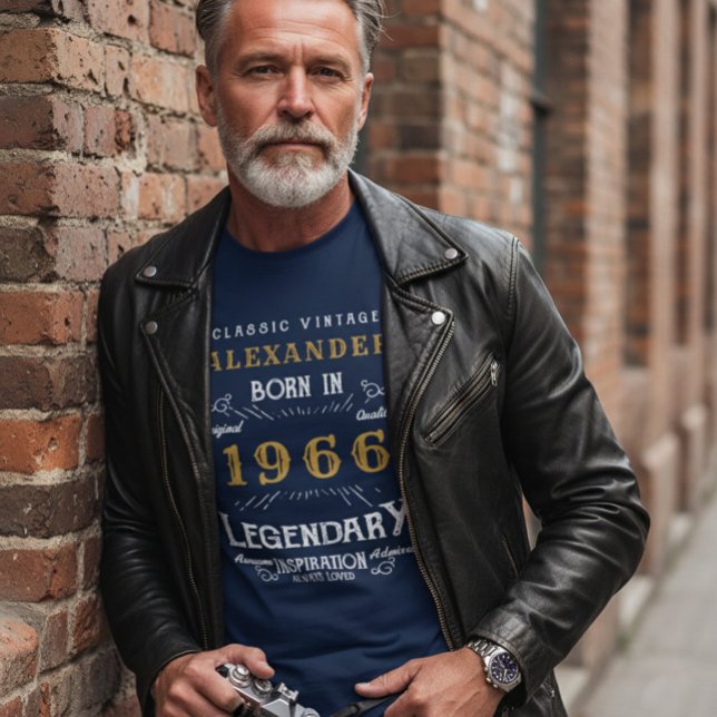 Camiseta 60º aniversário Adicione seu nome Nascer 1963 Lege (60th birthday t-shirt worn under a leather jacket in a street scene.)
