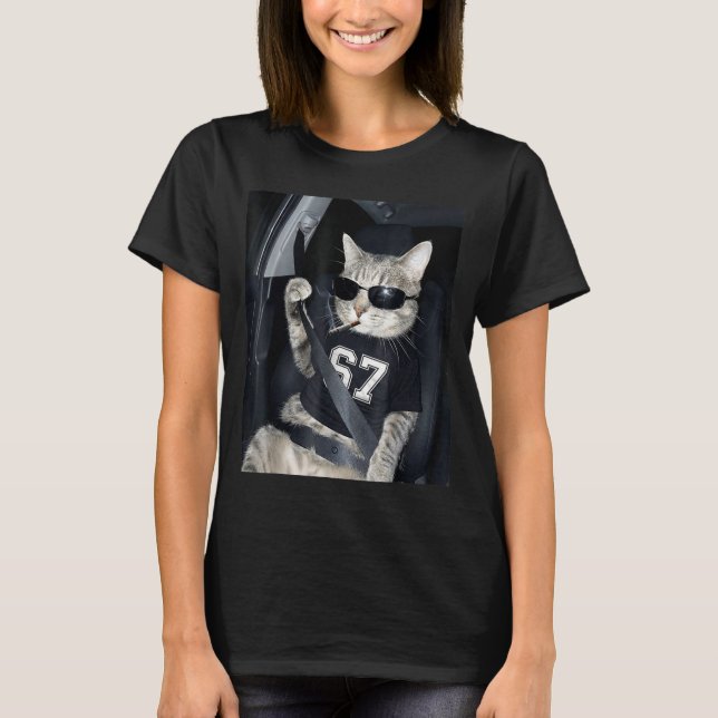 Camiseta 67 Cat Wearing Sungles Gen Alpha Smoking Cat  (Frente)