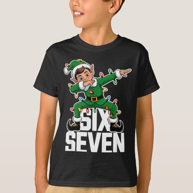 Camiseta 67 Christmas Six Seven 6 7 Meme Funny Dabbing Elf  (Frente)