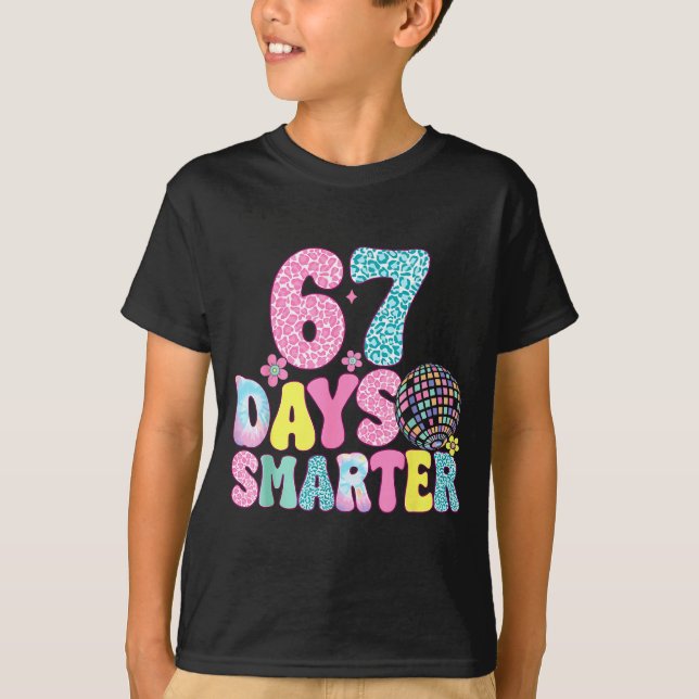 Camiseta 67 Days Smarter Rainbow Back To School Teacher Kid (Frente)