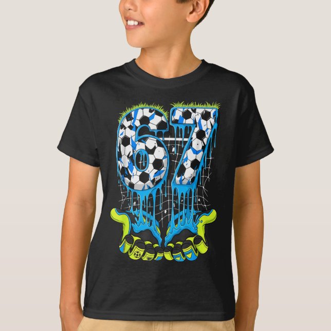 Camiseta 67 Drip Futebol Gíria Gen Alpha Meme Six Seven (Frente)