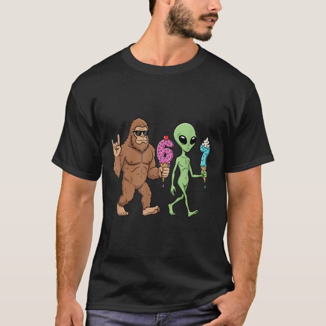 Camiseta 67 Drip Meme Engraçado Seis Sete Pé Grande Alieníg (Frente)