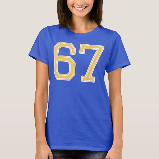 Camiseta 67 Estilo Varsity Retro – Design Clássico Vintage (Frente)