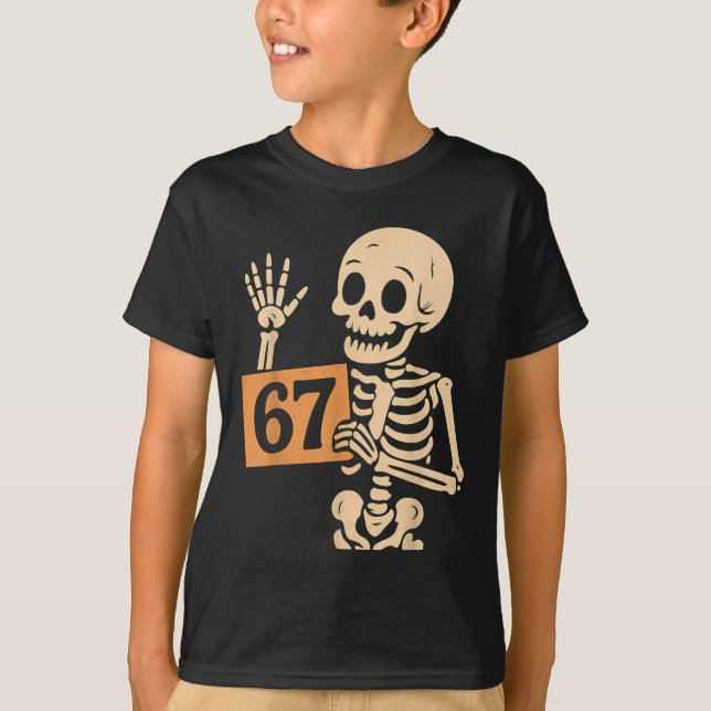 Camiseta 67 Humor de Meme 6-7 Esqueleto Engraçado Seis Sete (Frente)
