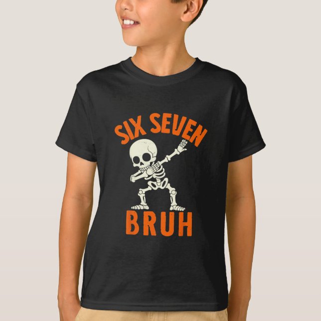 Camiseta 67 Meme 6 7 Halloween Dabbing Seis Sete Bruh Engra (Frente)