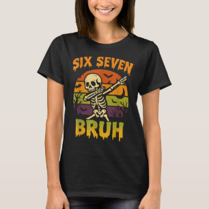 Camiseta 67 Meme de Halloween 6 7 Esqueleto Seis Sete Númer