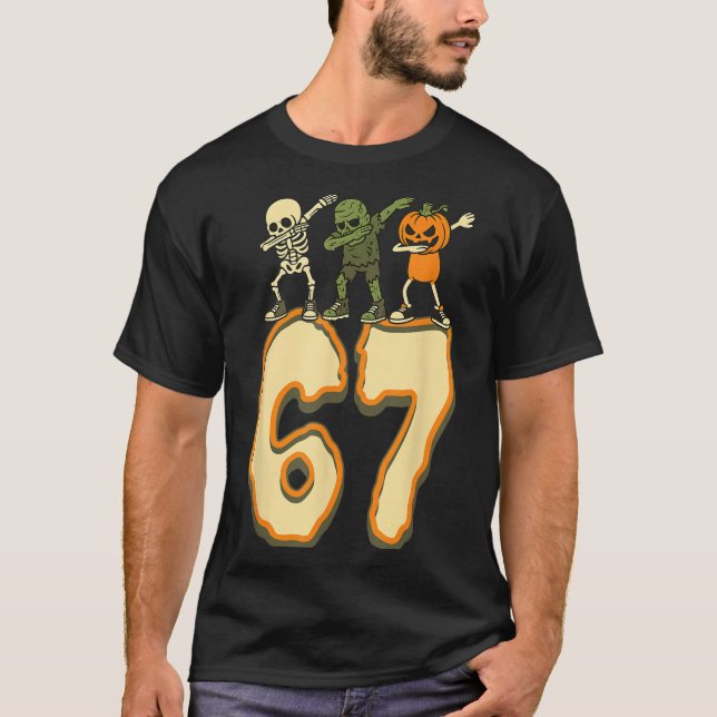 Camiseta 67 Meme de Halloween 6 7 Números Seis Sete Diverti (Frente)