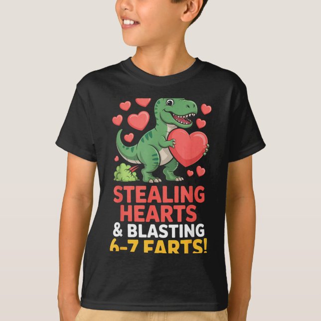 Camiseta 67 Meme Dinosaur Stealing Hearts 6-7 Farts Valenti (Frente)