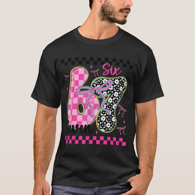 Camiseta 67 Meme engraçado cheio de corações Seis Sete Vale (Frente)