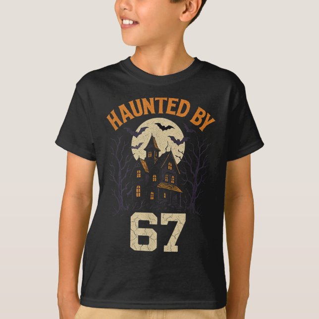 Camiseta 67 Meme Halloween Costume Haunted By 6-7 Brainrot  (Frente)