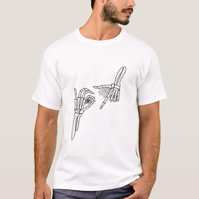 Camiseta 67 Meme Mão de Esqueleto 6 7 Halloween Seis Sete  (Frente)