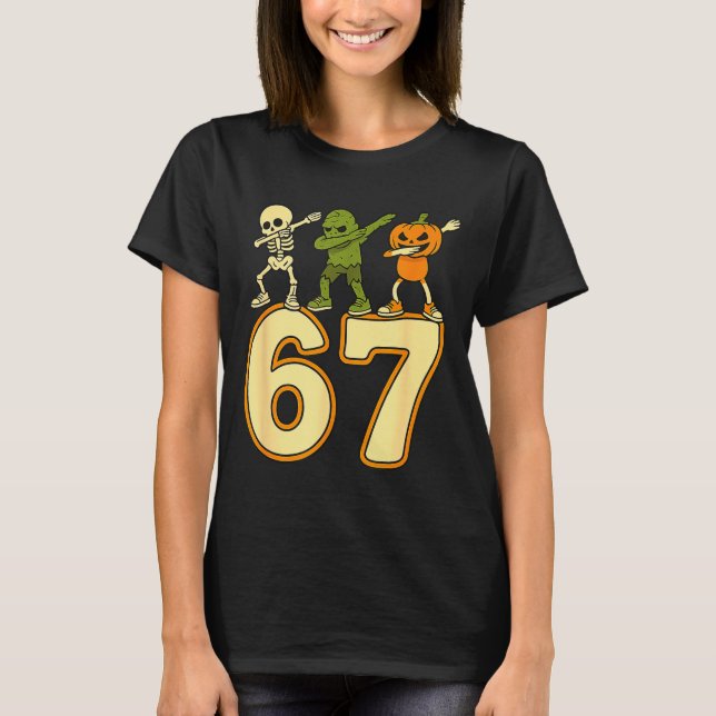 Camiseta 67 Meme Números engraçados de Halloween Seis Sete  (Frente)