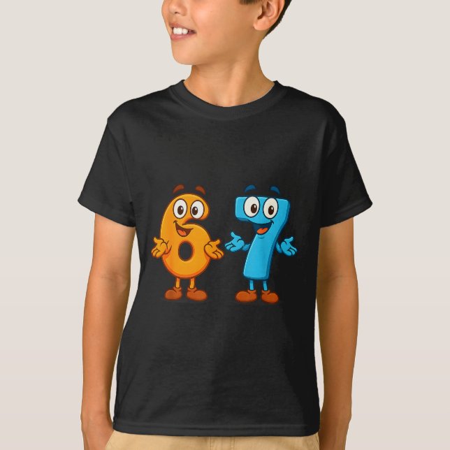Camiseta 67 Meme Seis Sete Crianças Blocos De Números Profe (Frente)