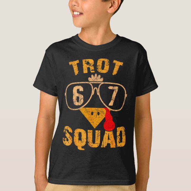 Camiseta 67 Meme Thanksgiving Turkey Trot Squad  (Frente)