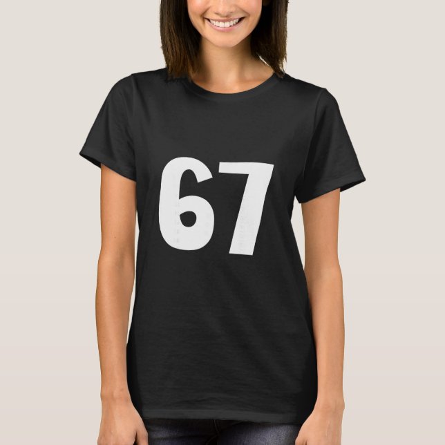 Camiseta 67 Número Sessenta e Sete Meme Divertido Seis Sete (Frente)