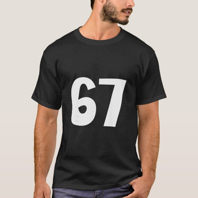Camiseta 67 Número Sessenta e sete Meme Divertido Seis Sete (Frente)