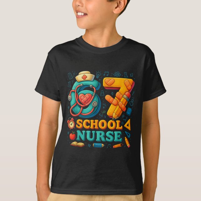 Camiseta 67 Nurse Days Funny Medical Back To School  (Frente)