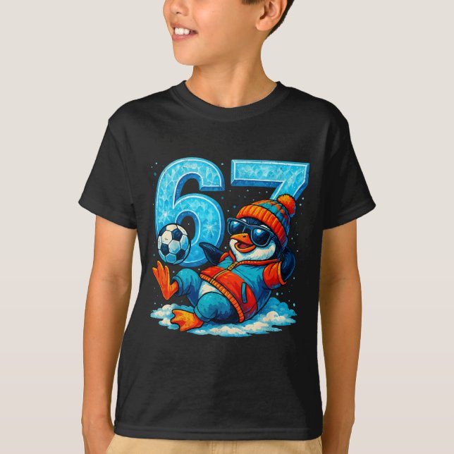 Camiseta 67 Presente de Meme de Inverno Engraçado de Futebo (Frente)