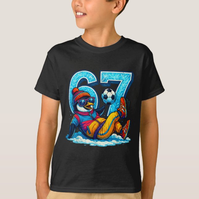 Camiseta 67 Presente de Meme de Inverno Engraçado de Futebo (Frente)