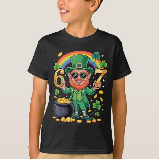 Camiseta 67 Six Seven Divertido 6 7 Meme Dia de São Patríci (Frente)