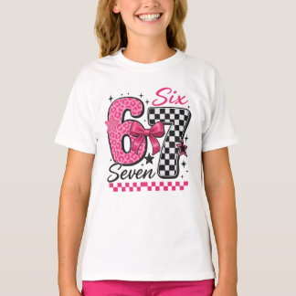 Camiseta 67 Six Seven Rosa Cultura Pop Retro