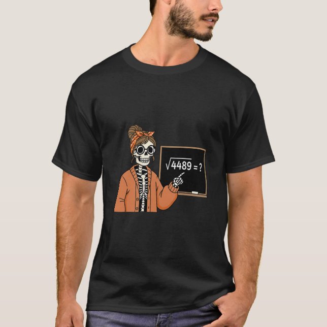 Camiseta 67 Teacher Skeleton Halloween Square Root 4489 Mes (Frente)