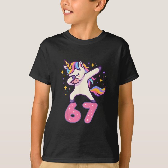 Camiseta 67 Unicórnio Para Meninas Seis Sete Meme Brainrot  (Frente)