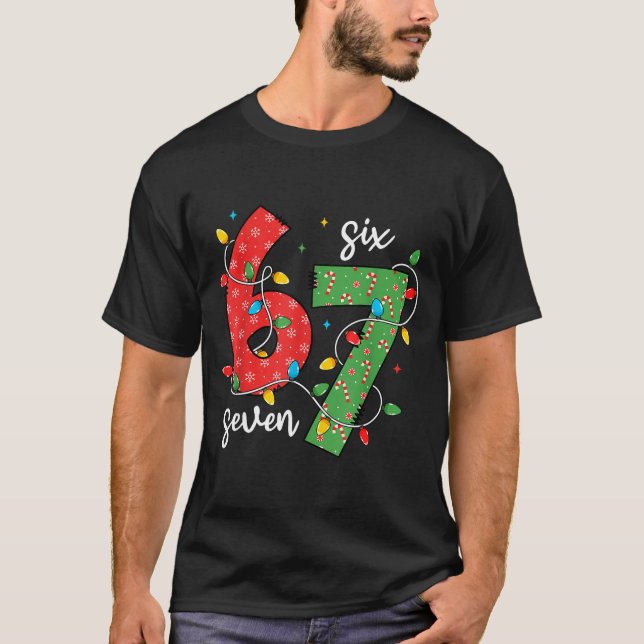 Camiseta 6 7 Six Seven Meme Xmas Lights Candy Cane Christma (Frente)