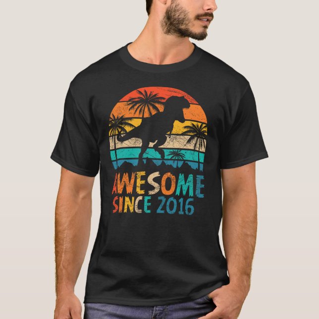 Camiseta 6 Year Old Boy Awesome Since 2016 6th Birthday Din (Frente)