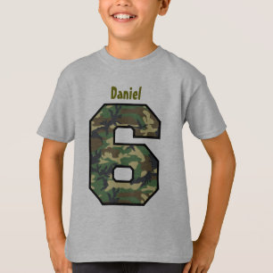Camiseta 6o Menino Camo do aniversário seis nomes feitos