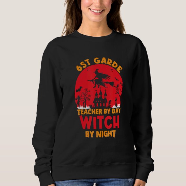 Camiseta 6st grade teacher by day witch by night happy Hall (Frente)