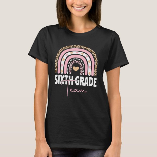 Camiseta 6th Grade Teacher Rainbow Back To School Hello Six (Frente)