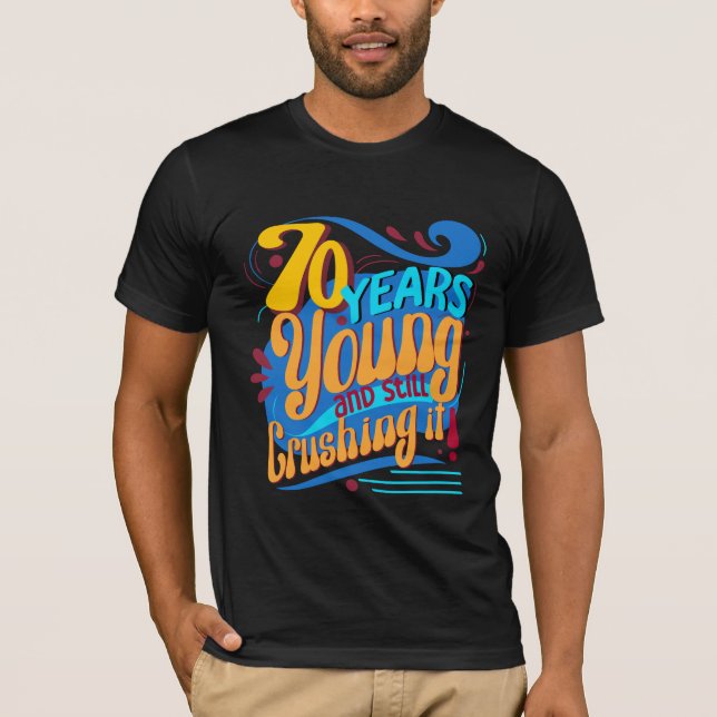 Camiseta 70 Anos Jovem E Ainda Esmagando, Setenta Dias (Frente)