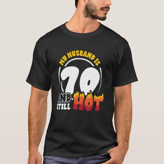 Camiseta 70 Birthday Husband: 70 anos ainda quente (Frente)