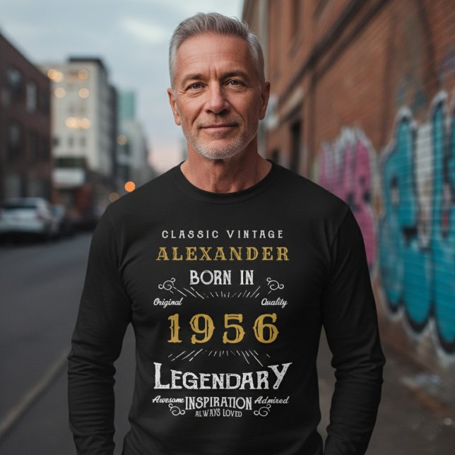 Camiseta 70th Birthday 1956 Add Name Black Gold Legendary (Born 1956 birthday long sleeve t-shirt. Background out of focus.)
