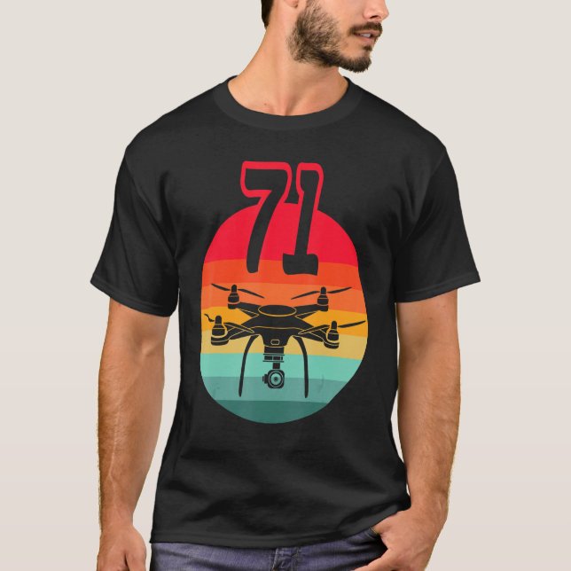 Camiseta 710 Aniversário I Retro Remote Control Drones com  (Frente)