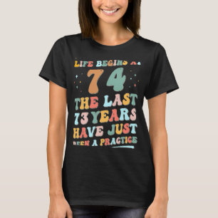 Camiseta 74.º aniversário Homem Mulher 2023 Groovy Life com