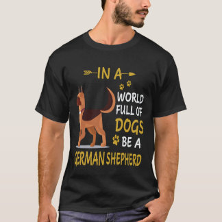 Camiseta 7 Em Um Mundo Cheio De Cães Seja Um Pastor Alemão