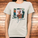 Camiseta 80 e Fabulosa Foto de Aniversário do Padrão Flor<br><div class="desc">Camiseta de Foto Triblenda Elegante 80 e Fabulosa Padrões de Flores de Aniversário 80 e um texto fabuloso na moda e um padrão de flores elegante e bonito. Personalize-o com seu nome e foto,  e faça uma elegante camiseta de aniversário floral personalizada para ela.</div>