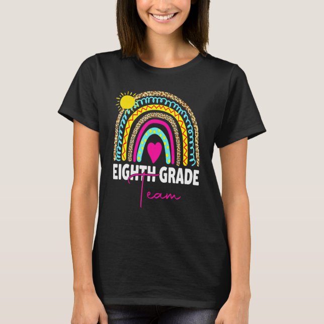 Camiseta 8th Grade Teacher Rainbow Back To School Hello Eig (Frente)